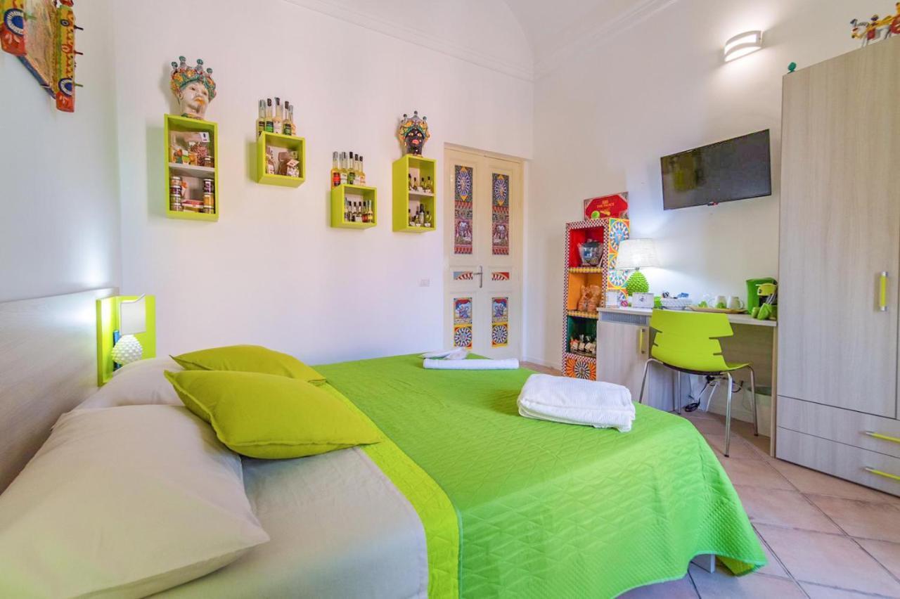 סנטו סטפאנו די קמאסטרה The Palace B&B And Apartments מראה חיצוני תמונה