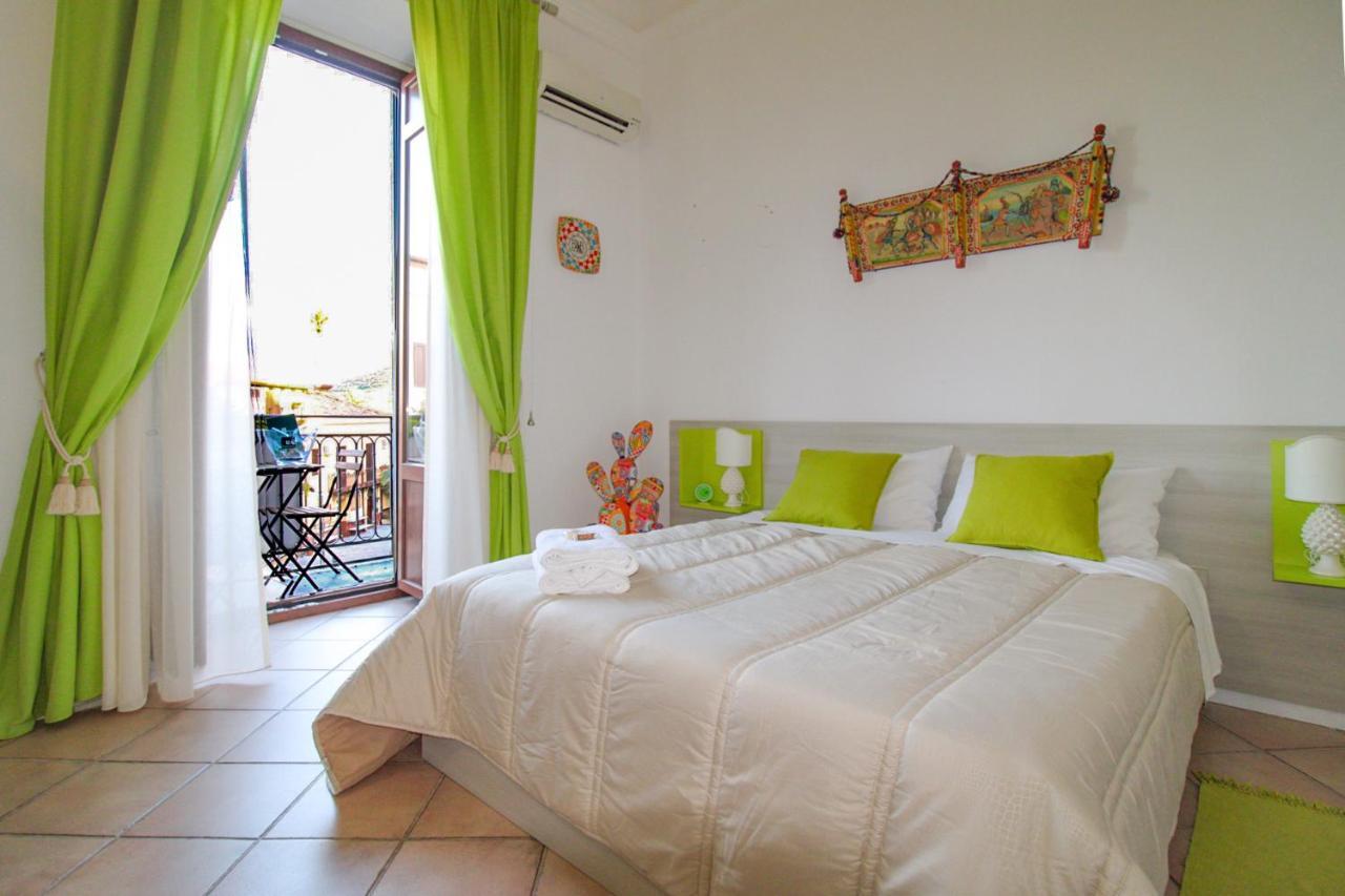 סנטו סטפאנו די קמאסטרה The Palace B&B And Apartments מראה חיצוני תמונה