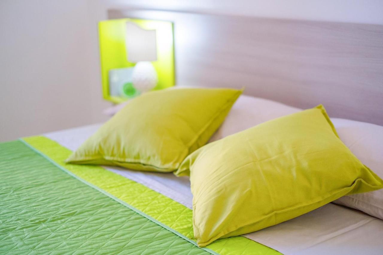 סנטו סטפאנו די קמאסטרה The Palace B&B And Apartments מראה חיצוני תמונה