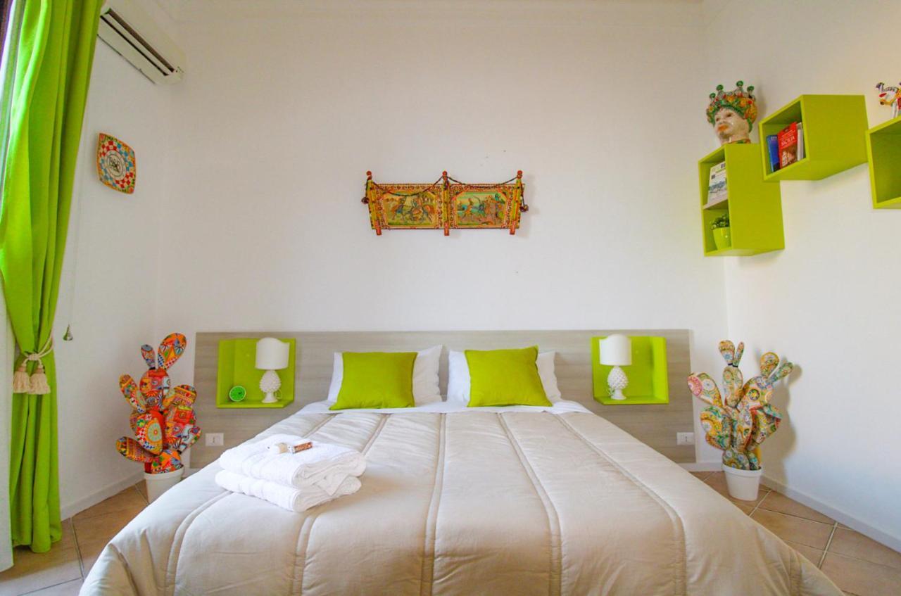 סנטו סטפאנו די קמאסטרה The Palace B&B And Apartments מראה חיצוני תמונה