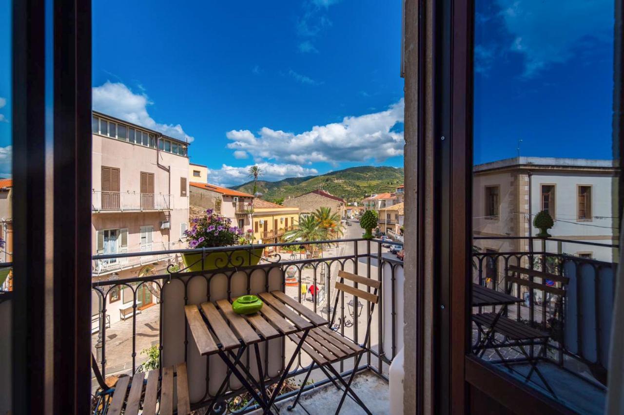 סנטו סטפאנו די קמאסטרה The Palace B&B And Apartments מראה חיצוני תמונה