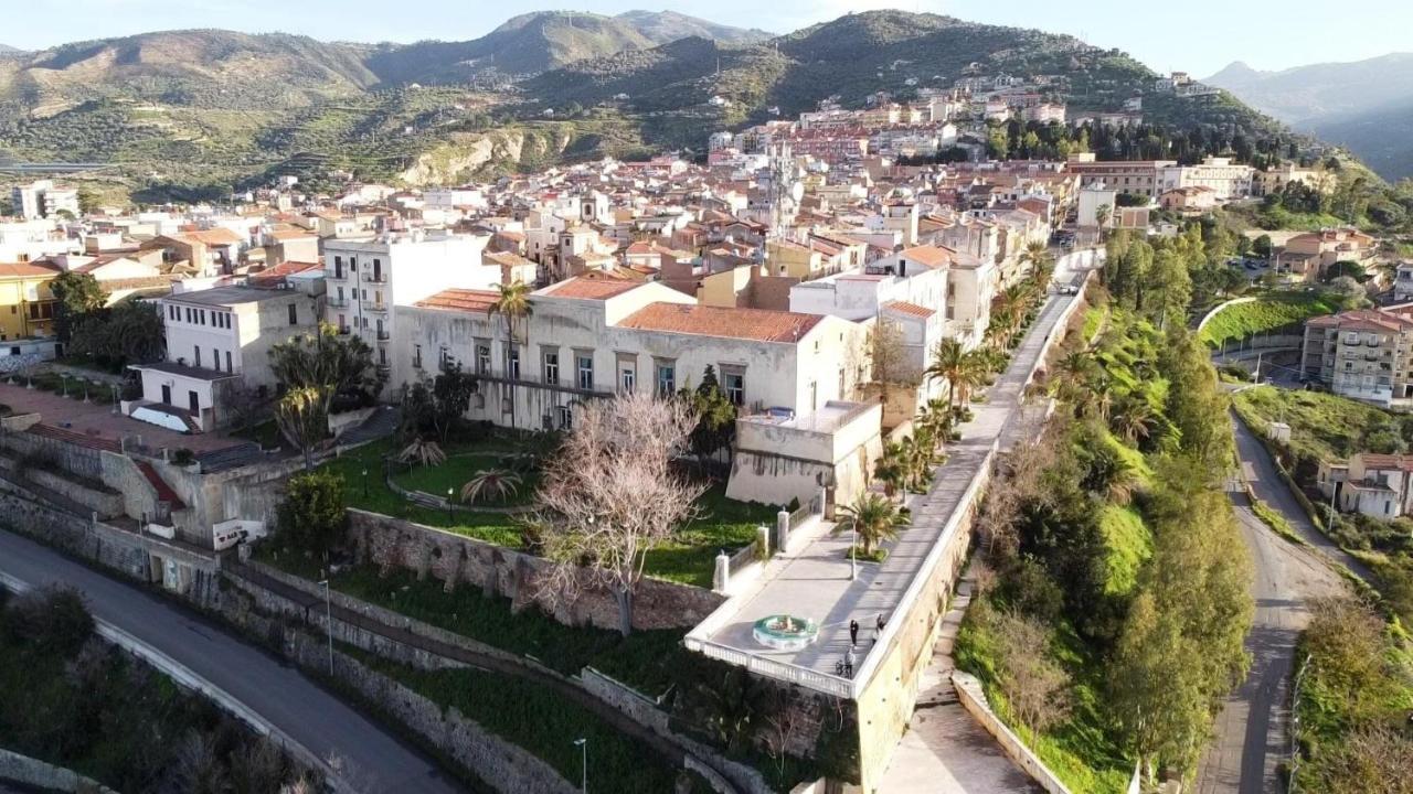 סנטו סטפאנו די קמאסטרה The Palace B&B And Apartments מראה חיצוני תמונה