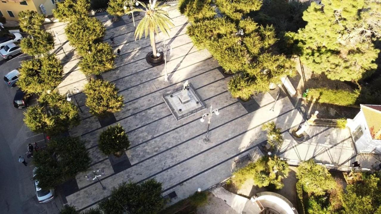 סנטו סטפאנו די קמאסטרה The Palace B&B And Apartments מראה חיצוני תמונה