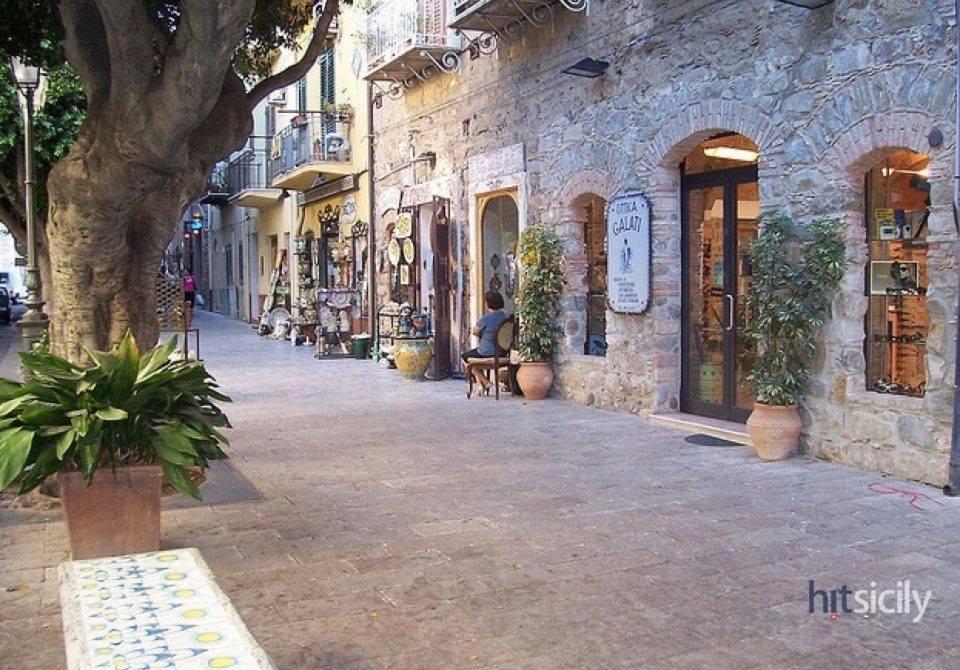 סנטו סטפאנו די קמאסטרה The Palace B&B And Apartments מראה חיצוני תמונה
