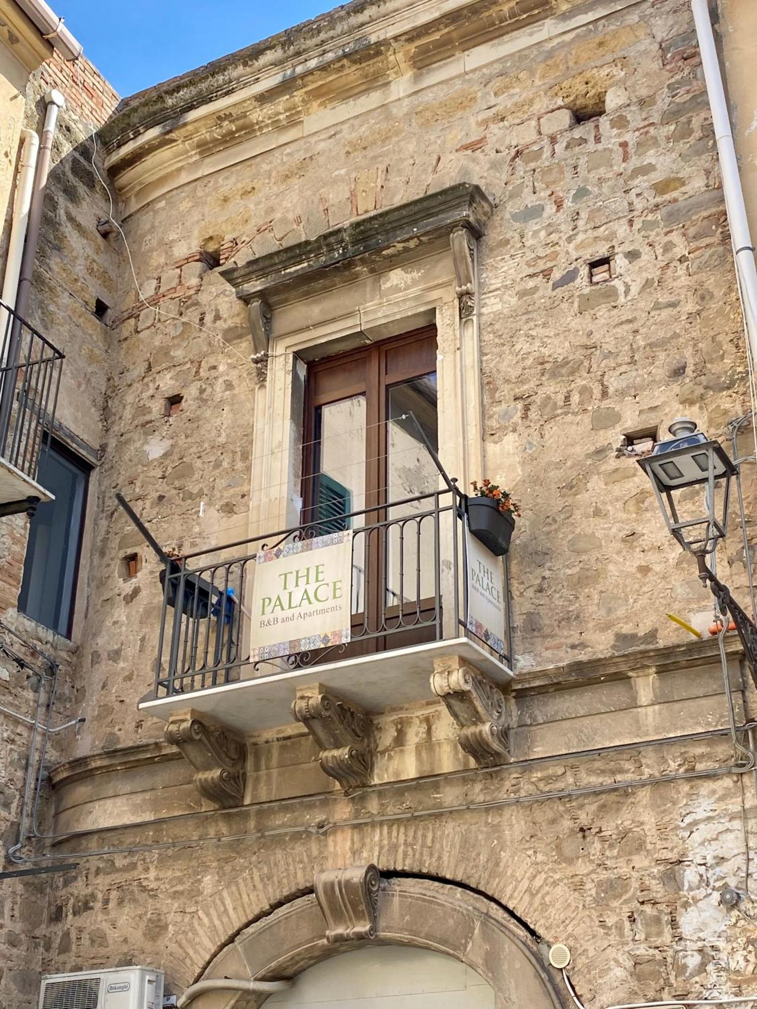 סנטו סטפאנו די קמאסטרה The Palace B&B And Apartments מראה חיצוני תמונה