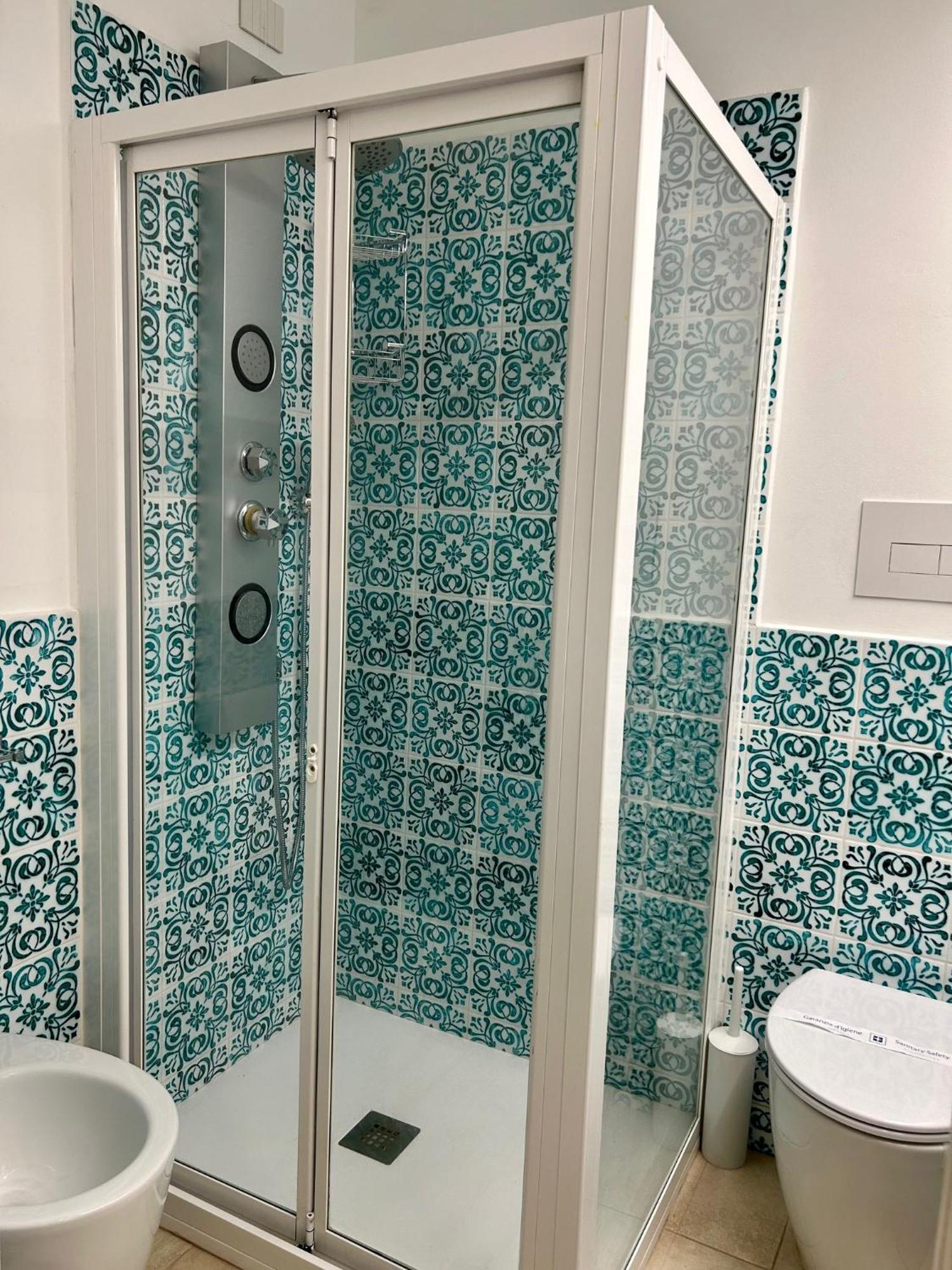 סנטו סטפאנו די קמאסטרה The Palace B&B And Apartments מראה חיצוני תמונה