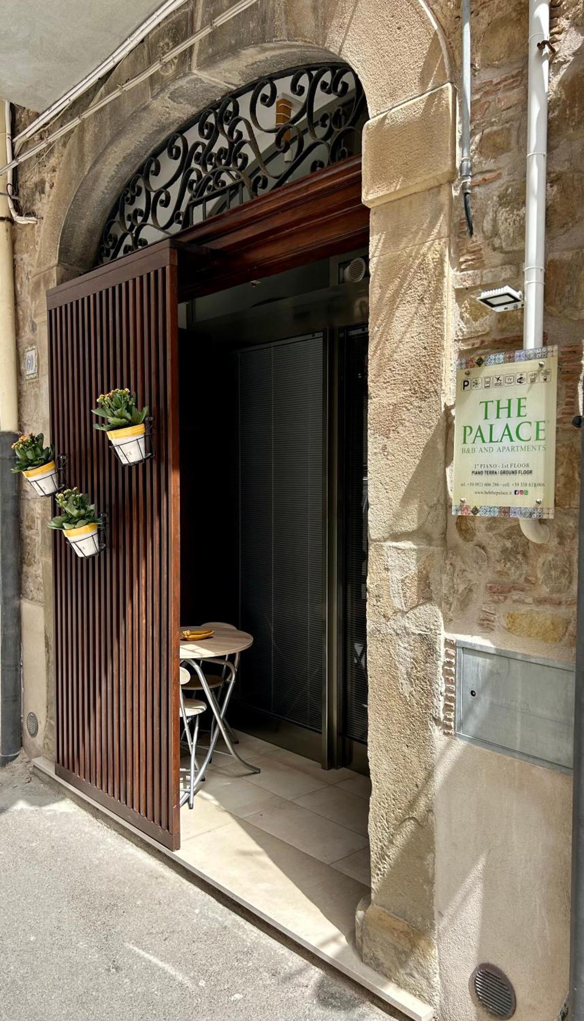 סנטו סטפאנו די קמאסטרה The Palace B&B And Apartments מראה חיצוני תמונה
