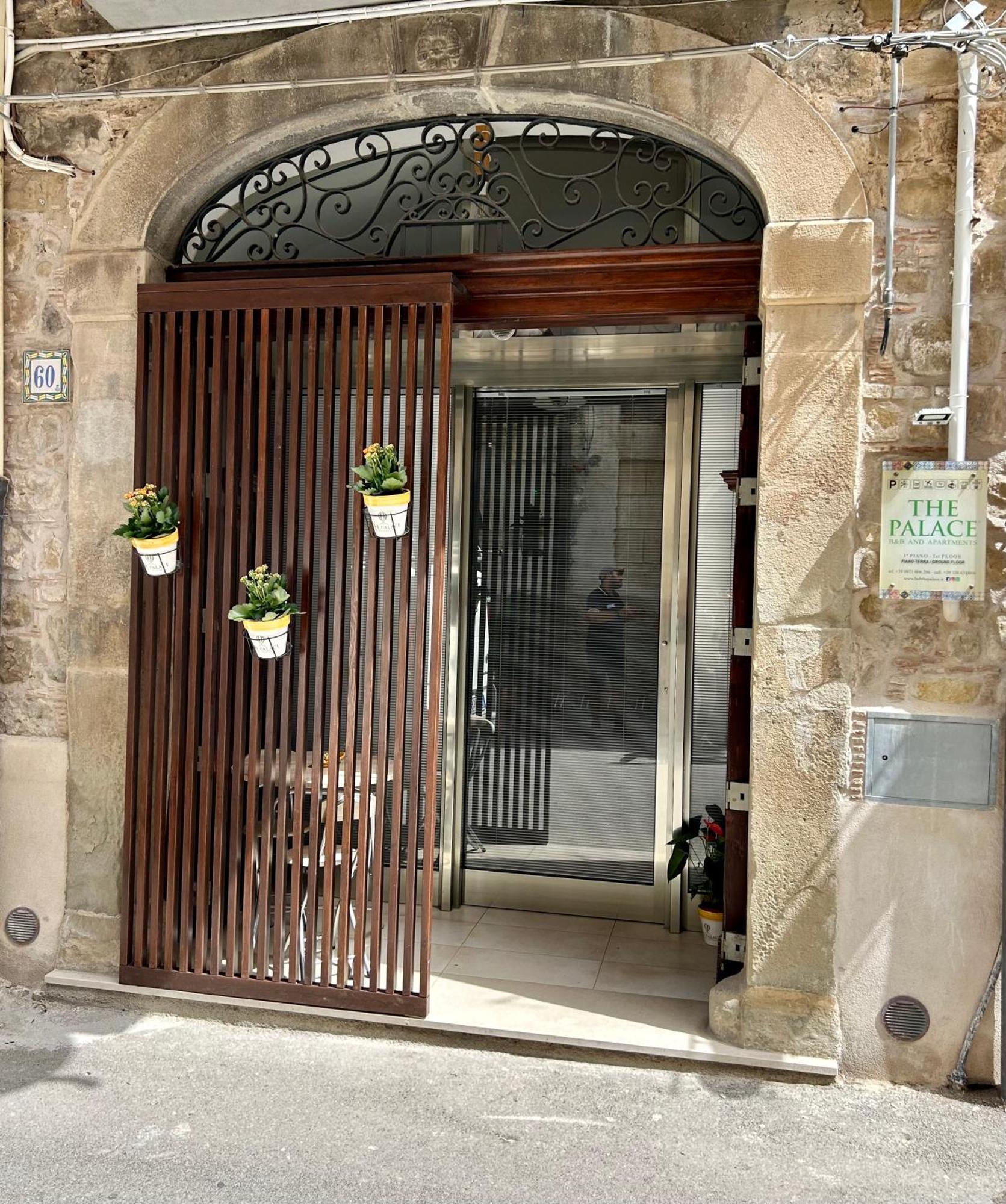 סנטו סטפאנו די קמאסטרה The Palace B&B And Apartments מראה חיצוני תמונה